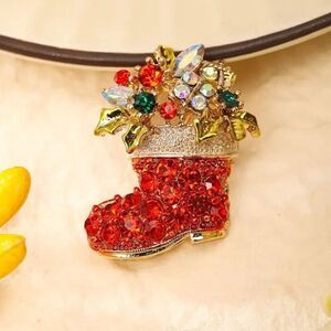 Adorable Delicate Ladies Alloy Brooch.